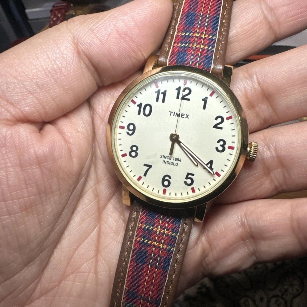 Working Timex White Dial Mens Watch 43mm Quartz Fancy Leather Strap – Never Worn